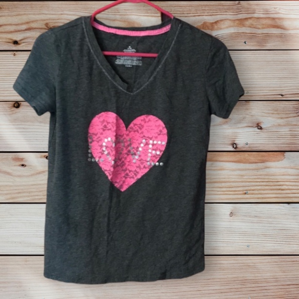 🌼Ladies Tshirt with pink heart